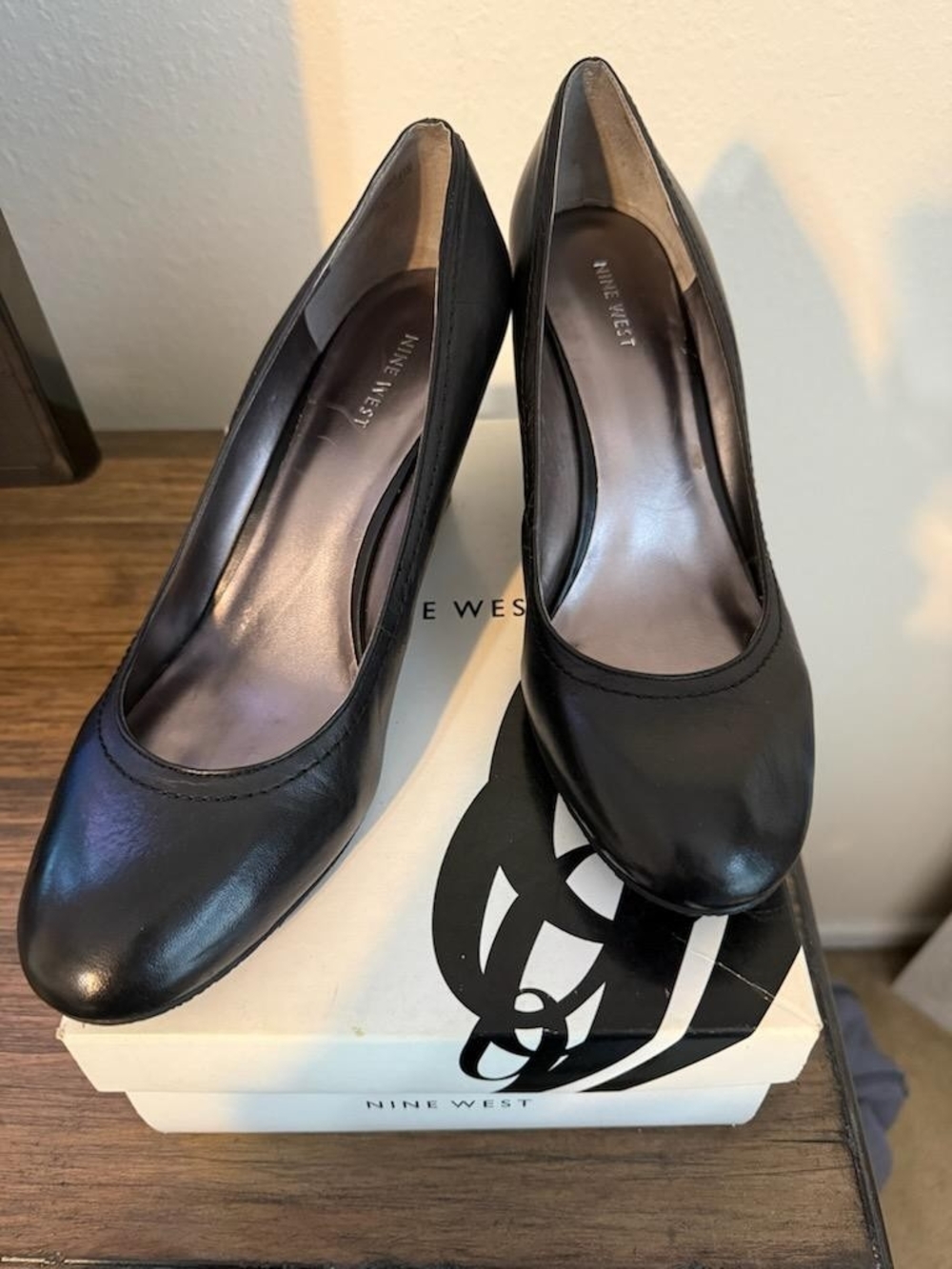 Nine West Black Leather Round-Toe Low Pumps